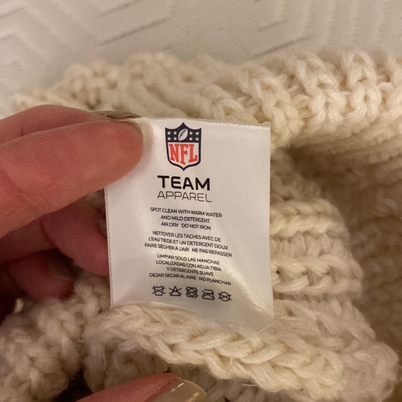 NWOT NFL Vikings winter hat - Picture 4 of 4